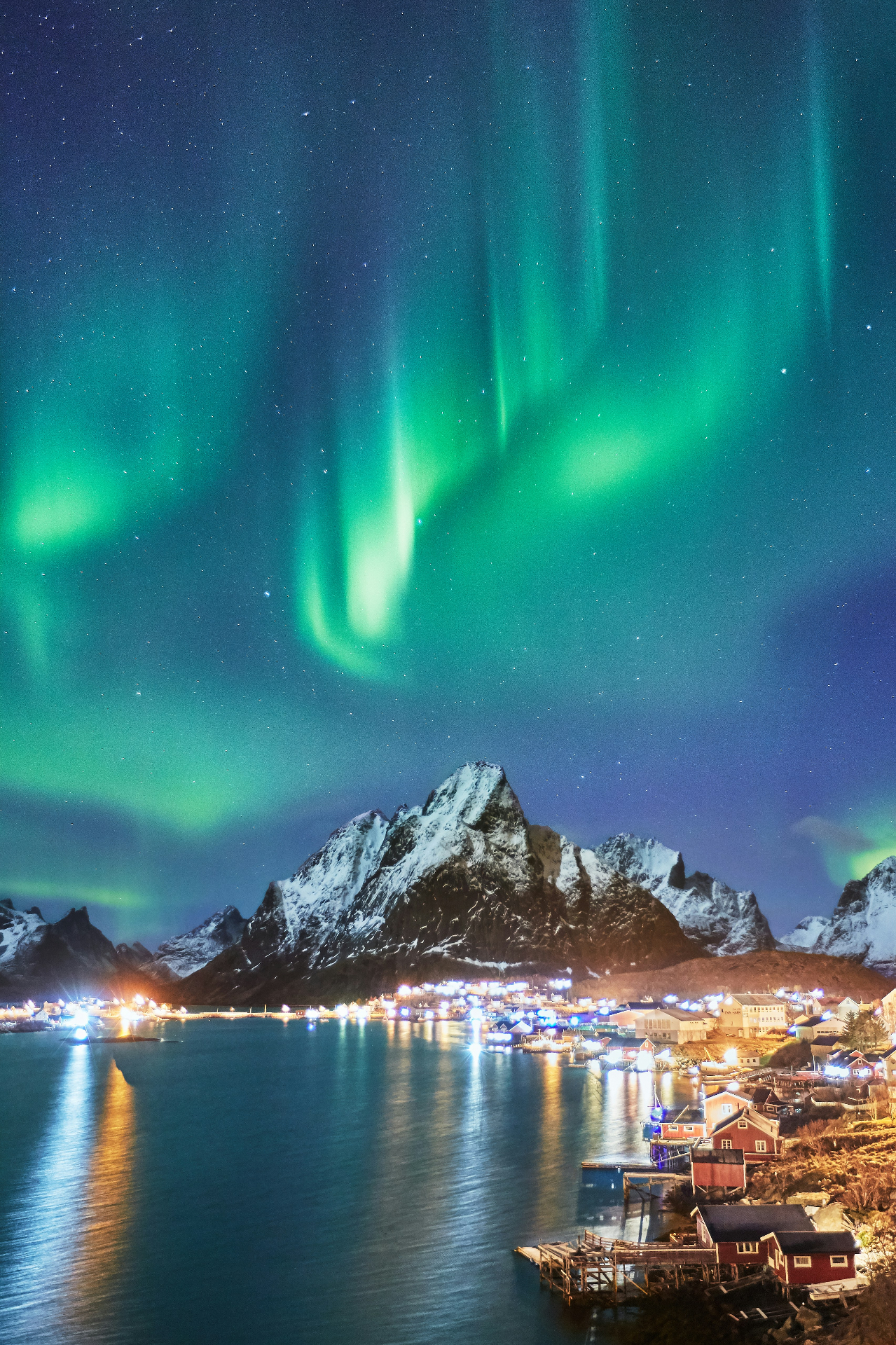 Northern lights over Reine, Lofoten